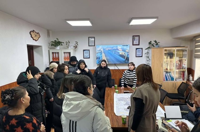  Нийслэлийн Орон сууцны бодлогын газрын албан хаагчид 363 айл өрх, 18 аж ахуйн нэгж байгууллагын зуухны аюулгүй байдал, угаарын хий мэдрэгч төхөөрөмжийн хэвийн ажиллагаанд шалгалт хийж, зөвлөмж зөвлөгөө өгч ажиллаа.